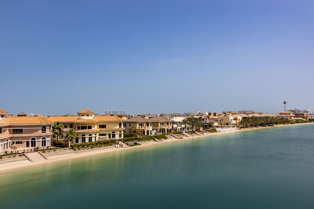 Villas, townhouses and beachfront apartments in Palm Jumeirah