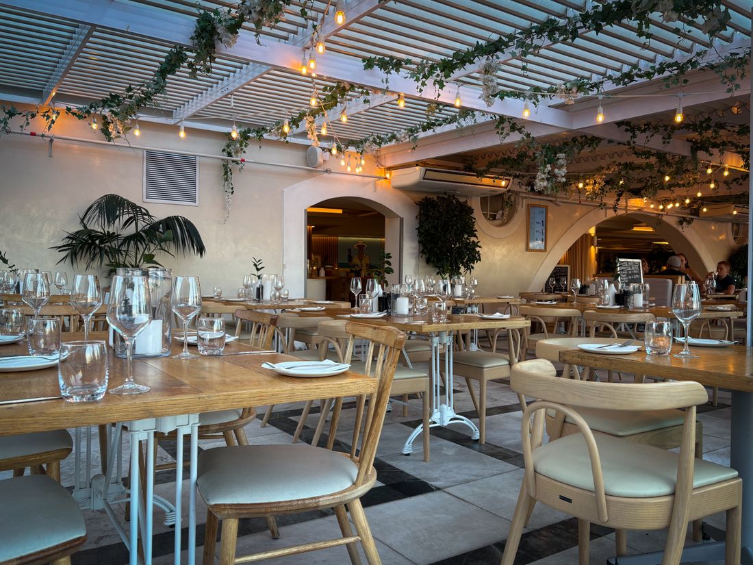 Retail & F&B — Xpert Hands commercial